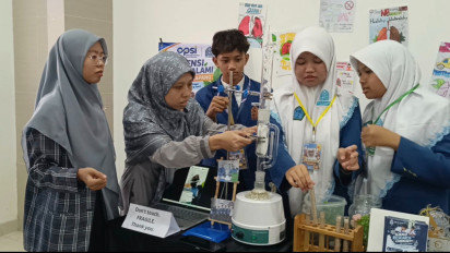 Dari Biji yang Terbuang di Pinggir Jalan, Siswa SMP Al Falah Surabaya Sulap Ketapang Jadi Minyak Nabati Alternatif