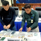 Emas Batangan 4,2 Kg Disembunyikan di Celana Dalam, Dua WN Tiongkok Diamankan di Bandara YIA