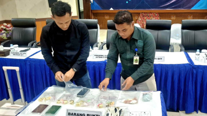 Emas Batangan 4,2 Kg Disembunyikan di Celana Dalam, Dua WN Tiongkok Diamankan di Bandara YIA