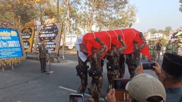 Upacara Militer Lepas Keberangkatan Jenazah Mantan KSAD Subagyo Hadi Menuju Lanud Adisutjipto Yogyakarta
