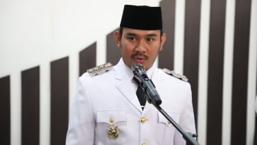 Profil Ade Kuswara Kunang, Bupati Bekasi Nonaktif yang Jabatannya Dicopot Kemendagri