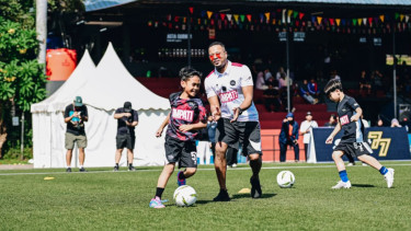Dari Coaching Clinic hingga Laga Persahabatan, Dua Legenda Dunia Hadir di Jakarta