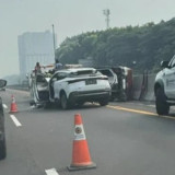 Kecelakaan di Tol Jagorawi KM 35 Arah Bogor, Minibus Terguling dan Mobil Ringsek Parah