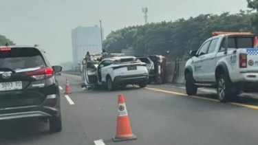 Kecelakaan di Tol Jagorawi KM 35 Arah Bogor, Minibus Terguling dan Mobil Ringsek Parah