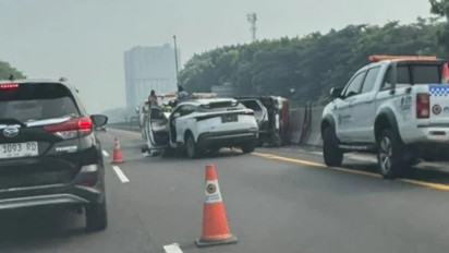 Kecelakaan di Tol Jagorawi KM 35 Arah Bogor, Minibus Terguling dan Mobil Ringsek Parah