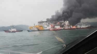 KMP Batu Mandi Terbakar di Perairan Merak