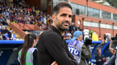 Ditanya Jurnalis Indonesia, Cesc Fabregas Ungkap Rencana Como 1907 Parkir Bus Lawan Manchester United