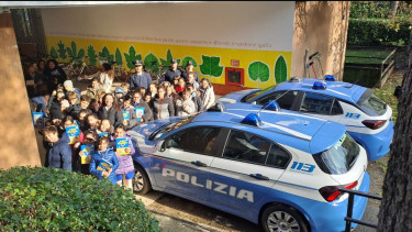 Viral Mobil Bakpao Tembus Kerumunan Massa di Milan, Kenapa Italia Gunakan Yaris untuk Jadi Mobil Polisi?