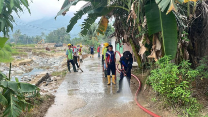 Kemen PU Pulihkan Banjir Bandang di Kota Padang Lewat Skema Padat Karya: Warga Bersihkan Dapat Gaji