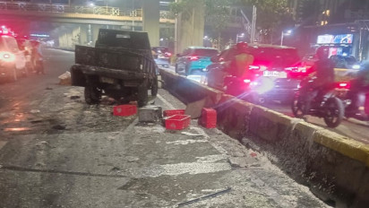 Mobil Tabrak Mobil Pedagang Tahu di Jalan Rasuna Said Jakarta Selatan, Satu Orang Tewas dan Lima Luka-Luka