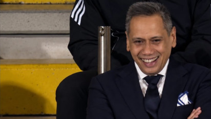 Senyum Lebar Saat Lumat MU, Bos Como 1907 Mirwan Suwarso Viral di Italia