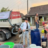 Peringati Hari Santri Nasional, 1 Juta Liter Air Disalurkan ke Daerah Terdampak Kekeringan dan Karhutla