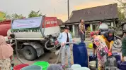 Peringati Hari Santri Nasional, 1 Juta Liter Air Disalurkan ke Daerah Terdampak Kekeringan dan Karhutla