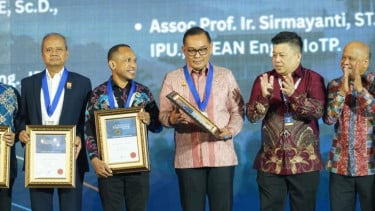 Diakui 11 Negara ASEAN, Wamen Investasi Raih Honorary Fellow Award di CAFEO 44 atas Kontribusi Hilirisasi