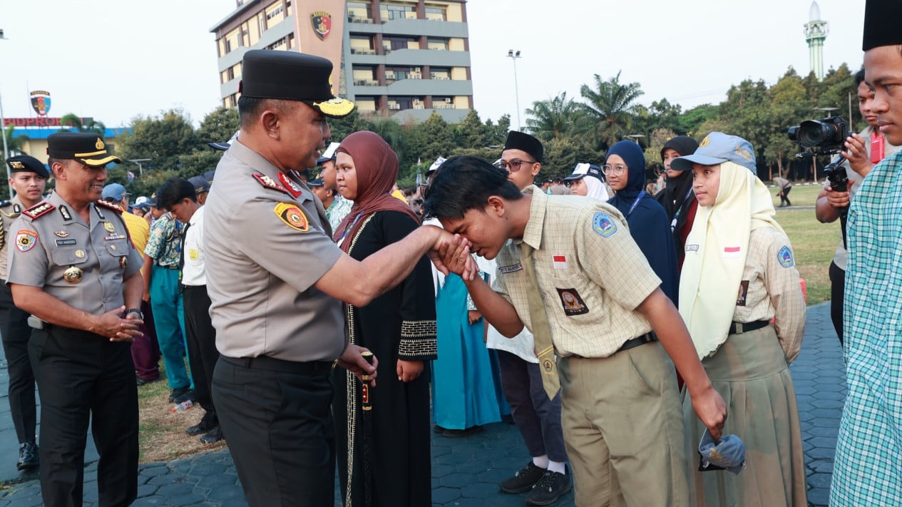Polda Jatim Luncurkan Polisi Jogo Sekolah, Perkuat Perlindungan Bagi Pelajar 
            - galeri foto