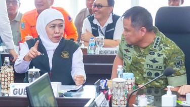 Gubernur Khofifah bersama Kepala BNPB dan KSAD Gelar Rakor Penanganan Karhutla di Jatim: Tangani Secara Terpadu dan Komprehensif