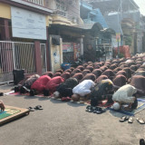 Salat Istiska di Surabaya, Jemaah Panjatkan Doa untuk Korban Kabut Asap Kalimantan