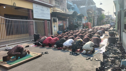 Salat Istiska di Surabaya, Jemaah Panjatkan Doa untuk Korban Kabut Asap Kalimantan