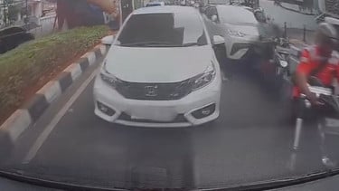 Viral Kecelakaan di Melawai, Sopir Takol Seret Ojol hingga Terkapar