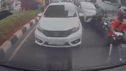 Viral Kecelakaan di Melawai, Sopir Takol Seret Ojol hingga Terkapar