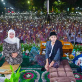 Gubernur Khofifah bersama Gus Iqdam dan Syekh Afeefuddin Al-Jailani Gelar Dzikir, Doa dan Sholawat, Syukuri Hari Jadi Jatim dan Hari Santri
