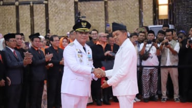 Dokter Asep Surya Atmaja Dilantik Jadi Bupati Bekasi, KDM Titipkan Pengobatan Bagi Warga Tidak Mampu