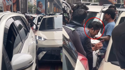 Tampang Pengemudi Mobil Listrik yang Tabrak Ojol di Blok M, Sempat Dikasih 'Salam Olahraga' oleh Warga
