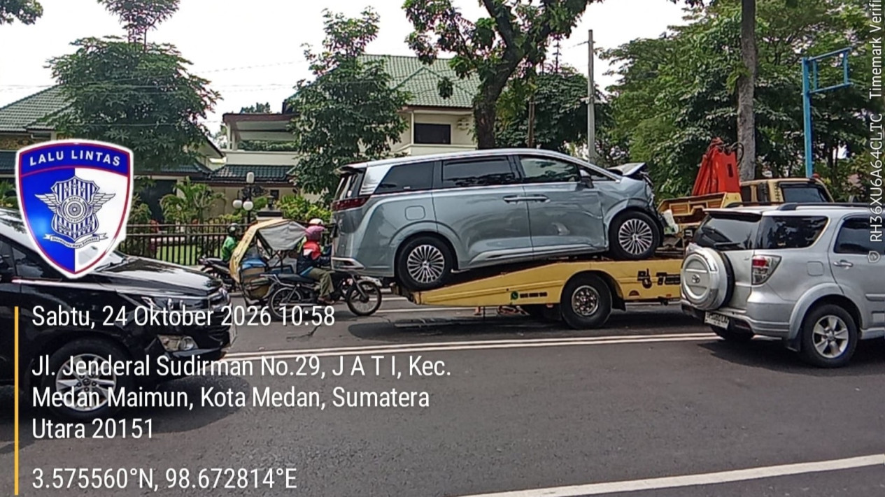 Pengemudi Mobil Listrik Mewah Pemicu Kecelakaan Beruntun, Diduga Anak Tokoh Pengusaha di Medan
            - galeri foto