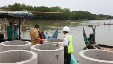 Didanai APBD Jateng Rp10 Miliar, Pembangunan Tanggul Pantai di Demak Diharapkan Kurangi Dampak Rob dan Abrasi