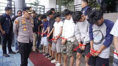Tawuran di Kebon Jeruk Tewaskan Satu Orang, 19 Pelaku Diamankan dan Satu Masih DPO