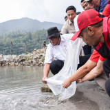 Kunjungi Sumut, Menteri Jumhur Serukan Penyelamatan Ekosistem Lingkungan Danau Toba