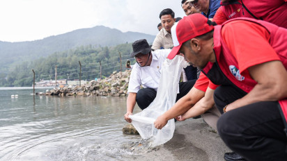 Kunjungi Sumut, Menteri Jumhur Serukan Penyelamatan Ekosistem Lingkungan Danau Toba