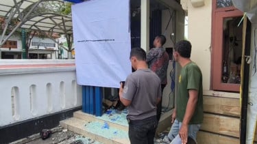 Pemulihan Pasca Bentrok Massa di Malioboro, Petugas Gabungan Benahi Sejumlah Fasum Rusak