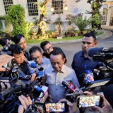 Bahlil Lapor Prabowo, Pemerintah Siap Resmikan Listrik di 1.413 Titik Desa dan Operasional Pabrik Baterai