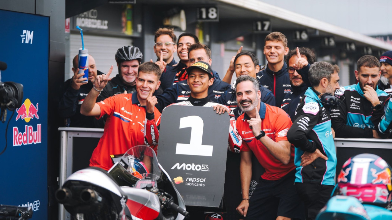 Veda Ega Pratama Sudah Move On Usai Gagal Cicipi Sirkuit Phillip Islands di Pole Position Moto3, Siap Unjuk Gigi di Malaysia
            - galeri foto