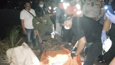 Dikira Boneka Dihinggapi Lalat, Warga Jatinegara Jaktim Terkejut Temukan Jasad Bayi di Tumpukan Sampah