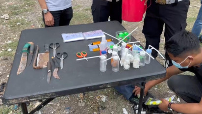 Asik Pakai Sabu, Dua Orang Dicokok saat Polisi Gerebek Kampung Boncos