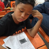 Kisah Bumi, Bocah yang Viral Nonton Persija Jakarta Sambil Nugas Sekolah dari Tribun JIS
